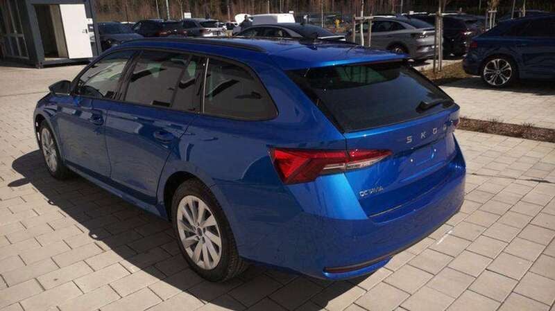 Raceblau metallic Neu 2024 Skoda Octavia Selection Kombi | 32.890 € (Guter Preis) - Bild 1/4
