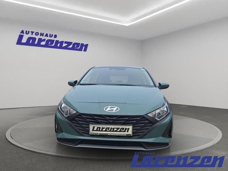 Gebraucht Hyundai i20 Select 92 PS (67 kW) 2025 Grün Kleinwagen