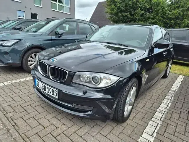 Gebraucht BMW 123 Advantage 204 PS (150 kW) 2011 Schwarz Kleinwagen