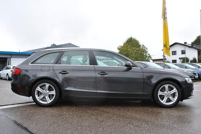 Gebraucht Audi A4 Ambition 177 PS (130 kW) 2012 Grau Kombi
