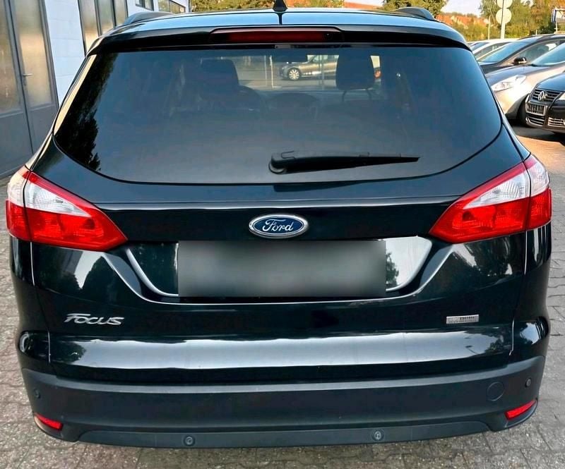 Gebraucht Ford Focus 100 PS (73 kW) 2013 Schwarz Kombi
