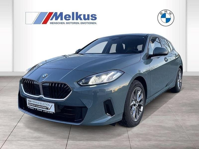 Grün Gebraucht 2024 BMW 120 Kleinwagen | 26.470 € (Superpreis) - Bild 1/4