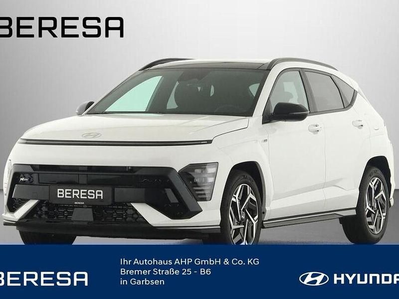 Atlas white / sol Gebraucht 2024 Hyundai Kona N Line SUV | 31.790 € (Fairer Preis) - Bild 1/4