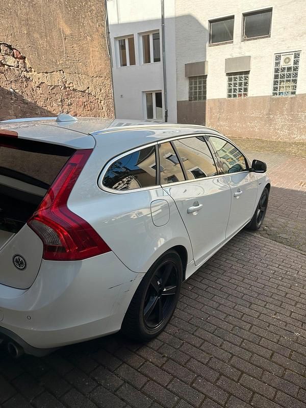Gebraucht Volvo V60 R-Design 163 PS (119 kW) 2011 Weiß Kombi