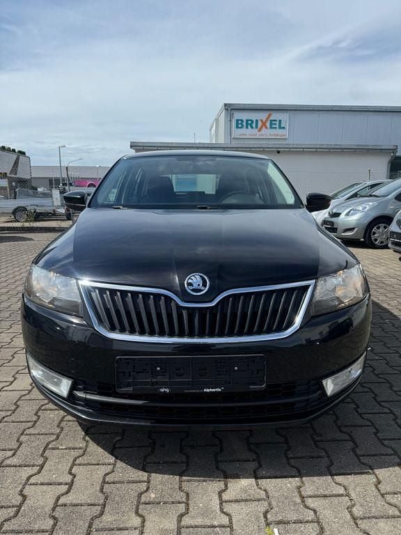 Schwarz Gebraucht 2015 Skoda Rapid Ambition Limousine | 6.950 € (Guter Preis) - Bild 1/4