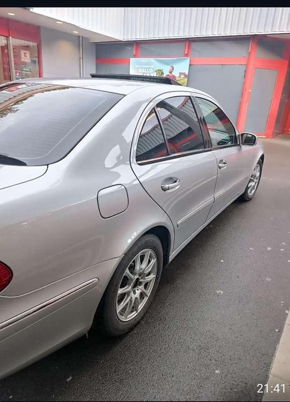 Gebraucht Mercedes E220 Elegance 150 PS (110 kW) 2002 Silber Limousine