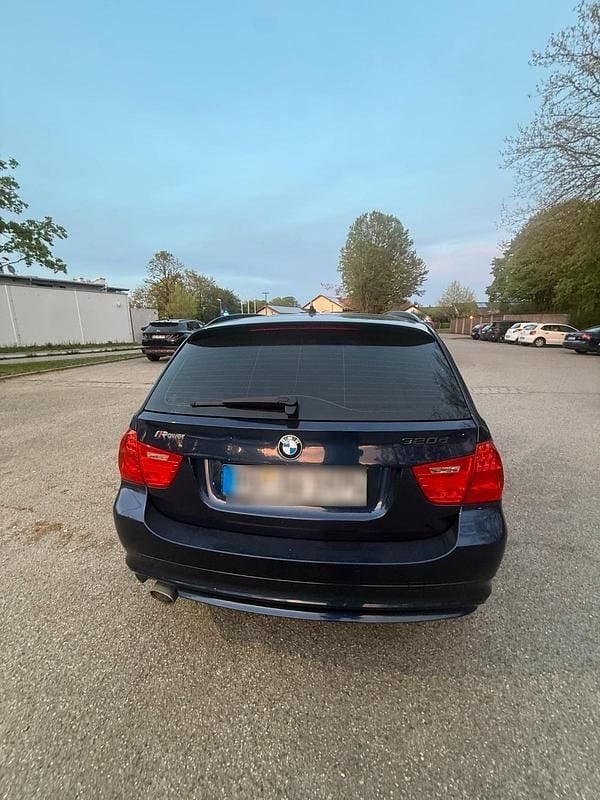 Second-hand BMW 320 180 CP (132 kW) 2012 Albastru Break