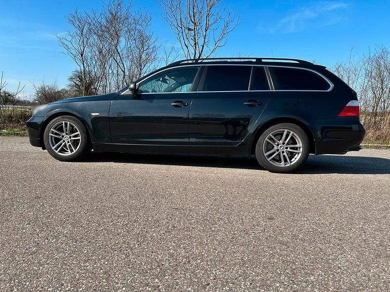 Gebraucht BMW 520 163 PS (119 kW) 2009 Schwarz Kombi