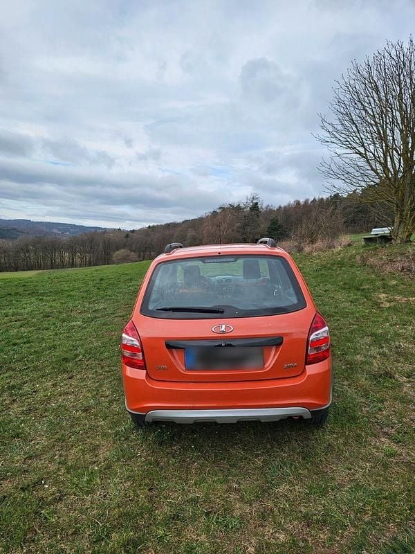 Gebraucht Lada Kalina 87 PS (63 kW) 2017 Orange Kleinwagen