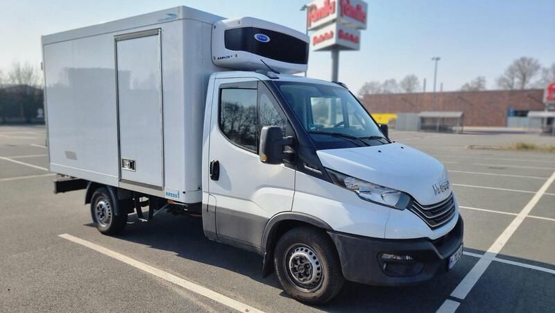 Weiß Gebraucht 2024 Iveco Daily Van | 62.999 € - Bild 1/4