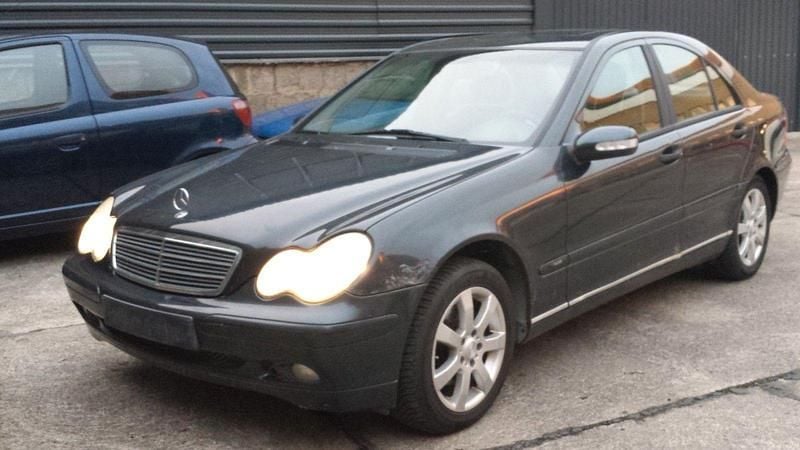 Gebraucht Mercedes C180 143 PS (105 kW) 2003 Schwarz Limousine