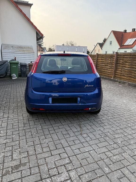 Gebraucht Fiat Punto Active 77 PS (56 kW) 2009 Blau Kleinwagen
