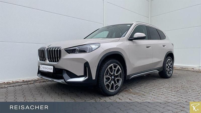 Dune grey metallic Neu 2025 BMW X1 Sport Line SUV | 55.119 € (Fairer Preis) - Bild 1/4