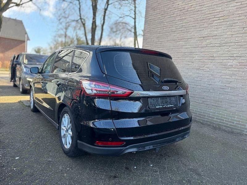 Gebraucht Ford S-MAX Titanium 150 PS (110 kW) 2016 Schwarz Van / Kleinbus