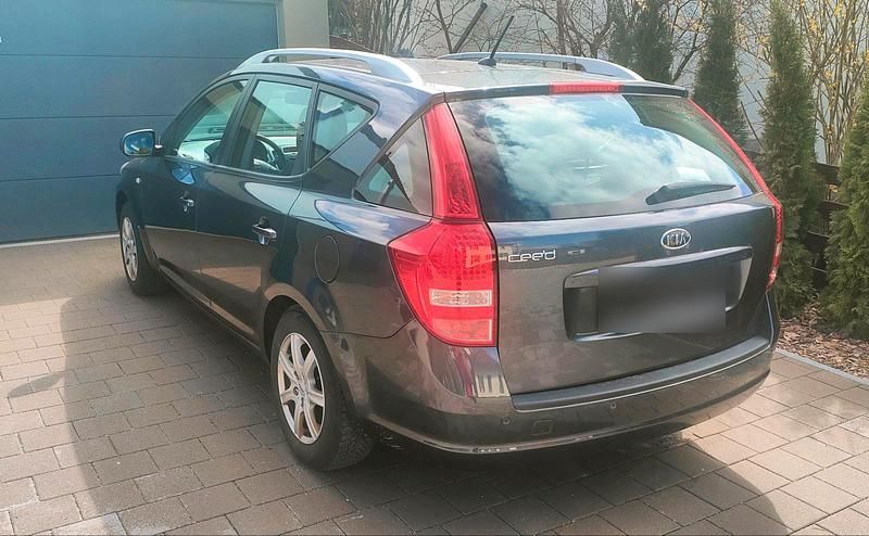 Gebraucht Kia Ceed Sportswagon 90 PS (66 kW) 2011 Rot Kombi