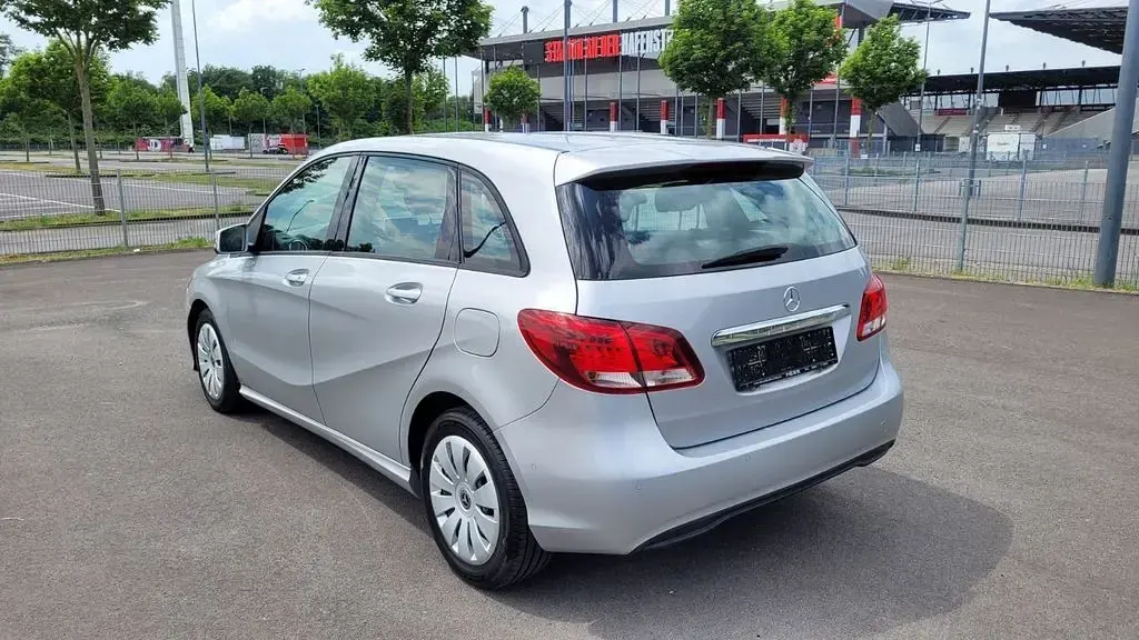 Gebraucht Mercedes B200 136 PS (100 kW) 2018 Silber Van / Kleinbus