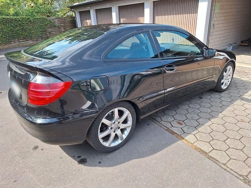 Gebraucht Mercedes CL180 143 PS (105 kW) 2003 Schwarz Coupé