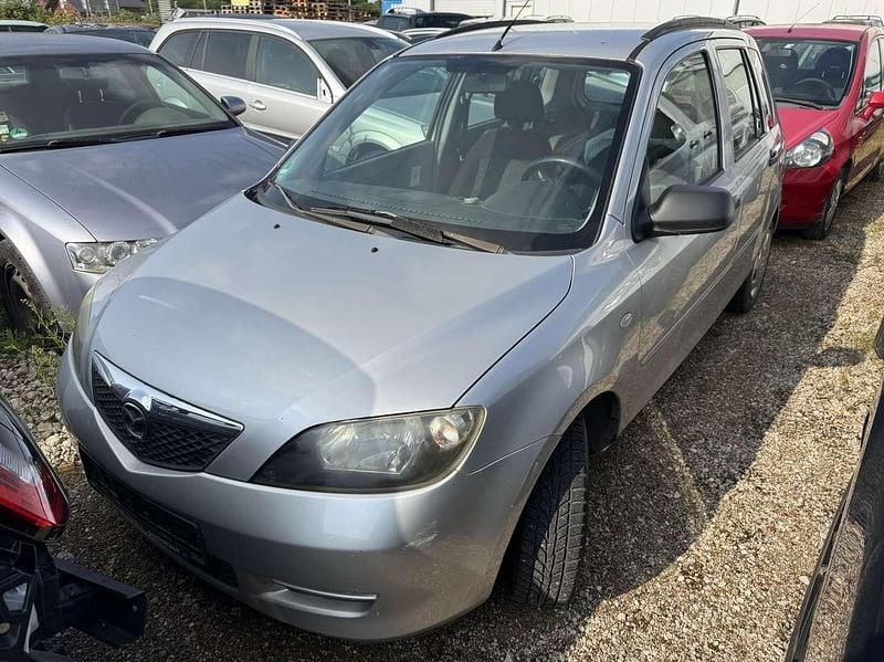 Silber Gebraucht 2004 Mazda 2 Comfort Van / Kleinbus | 1.499 € (Superpreis) - Bild 1/4