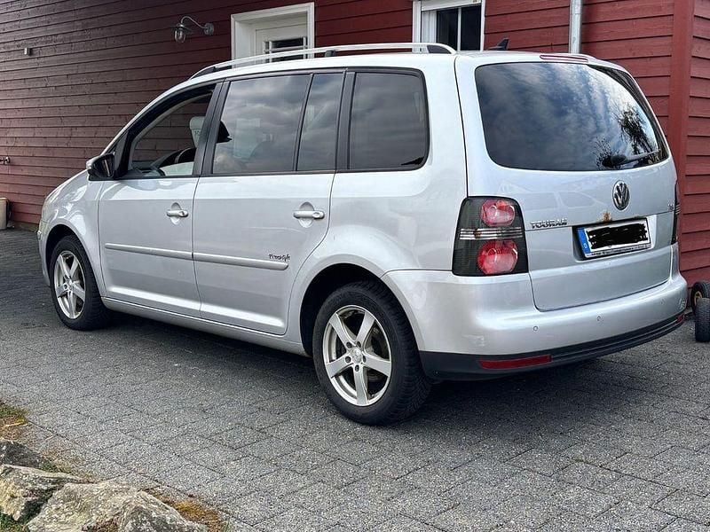 Gebraucht VW Touran 140 PS (102 kW) 2009 Silber Van / Kleinbus