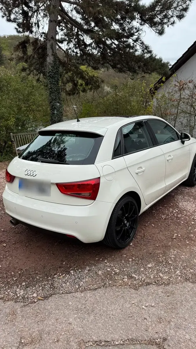 Gebraucht Audi A1 Attraction 86 PS (63 kW) 2012 Weiß Kleinwagen