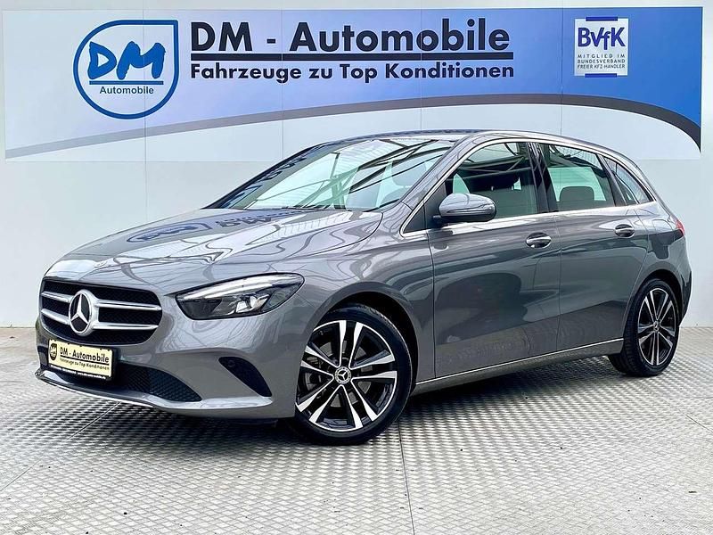 Grau Gebraucht 2019 Mercedes B200 Edition 1 Van / Kleinbus | 23.490 € (Guter Preis) - Bild 1/4