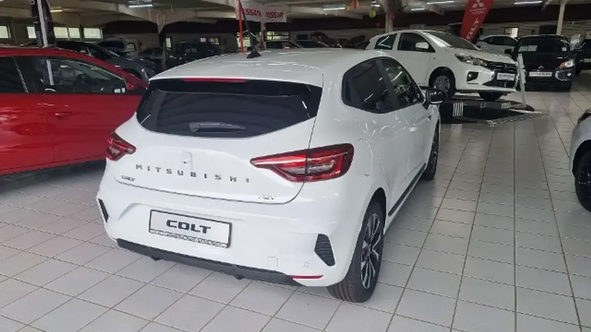 Neu Mitsubishi Colt Plus 143 PS (105 kW) 2025 Antarktisweiß Kleinwagen