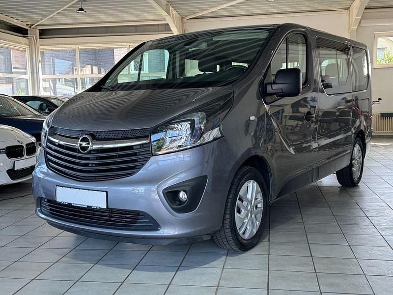 Grau Gebraucht 2017 Opel Vivaro Van | 21.890 € (Teuer) - Bild 1/4