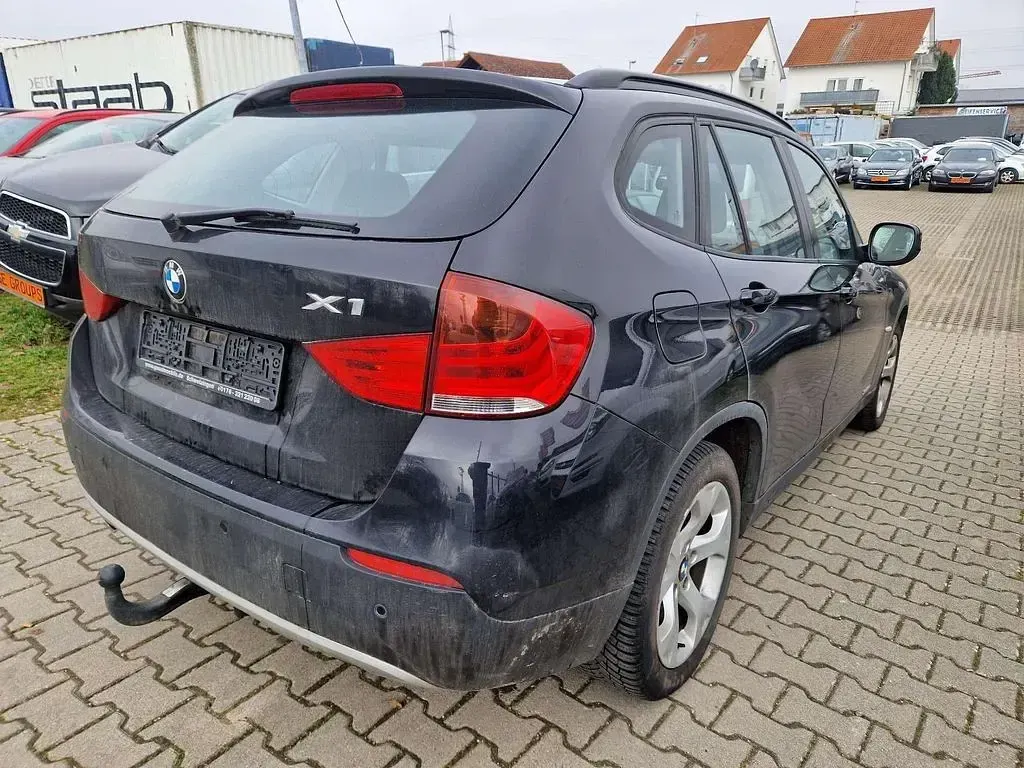 Gebraucht BMW X1 Sport Line 177 PS (130 kW) 2011 Black sapphire metallic SUV