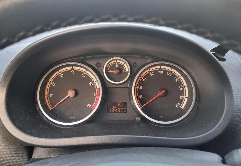 Gebraucht Opel Corsa Satellite 70 PS (51 kW) 2011 Andere farben Kleinwagen