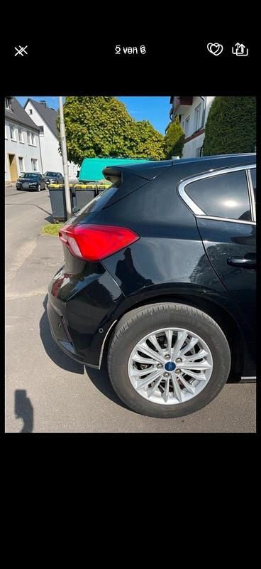 Second-hand Ford Focus 125 CP (91 kW) 2019 Negru Berlinǎ