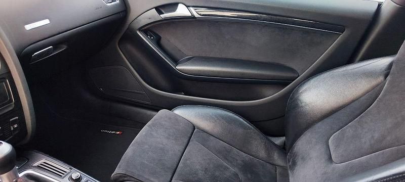 Second-hand Audi A5 S-Line 190 CP (139 kW) 2011 Negru Coupe