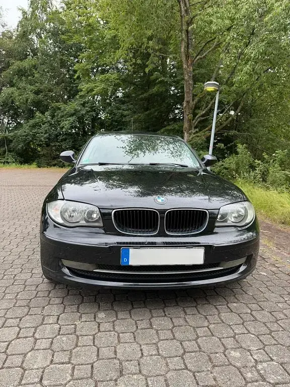 Gebraucht BMW 116 122 PS (89 kW) 2010 Schwarz Kleinwagen