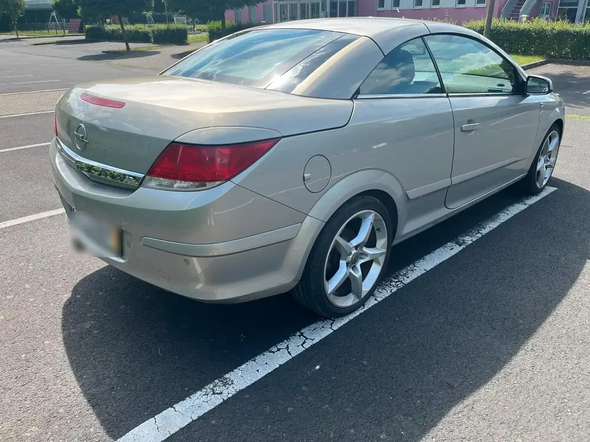 Gebraucht Opel Astra 140 PS (102 kW) 2007 Silber Cabrio