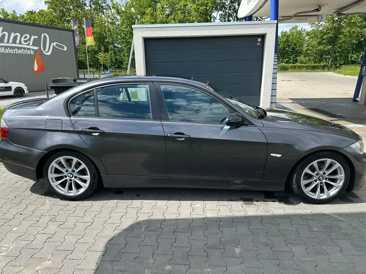 Gebraucht BMW 320 150 PS (110 kW) 2007 Grau Limousine