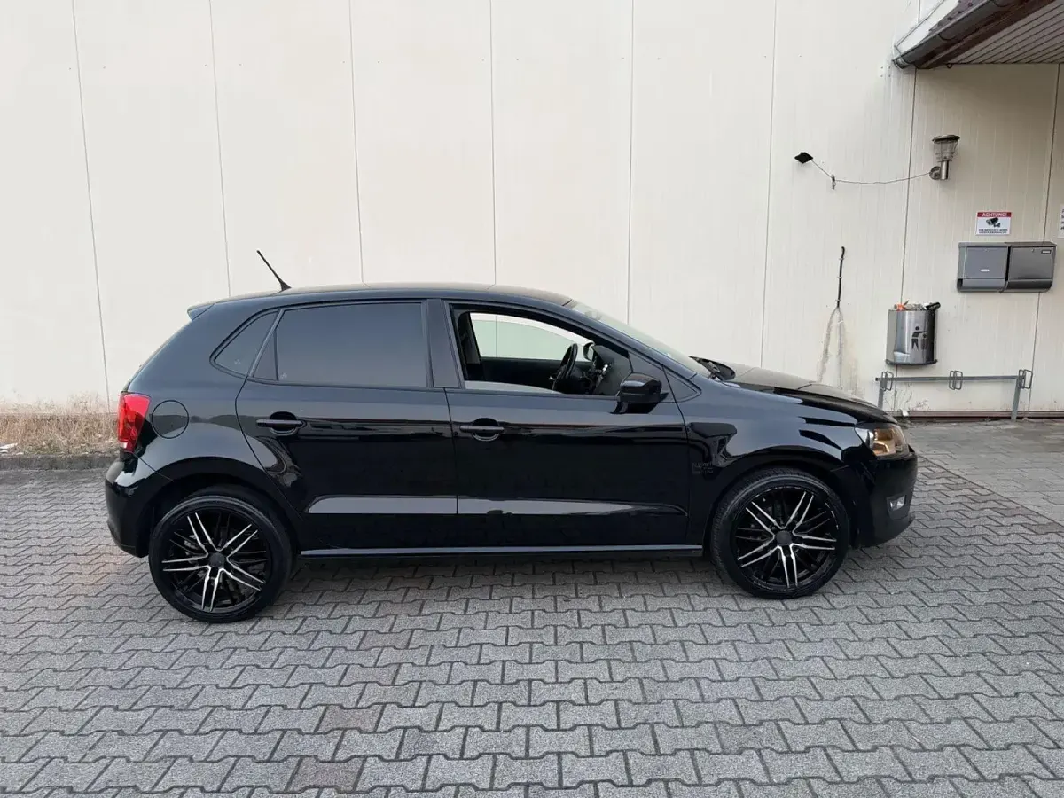 Gebraucht VW Polo 90 PS (66 kW) 2015 Schwarz Kleinwagen