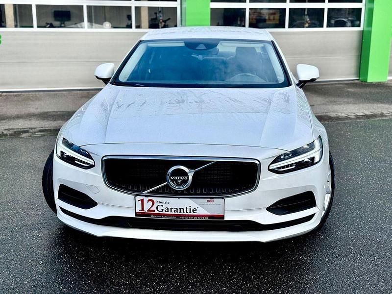 Gebraucht Volvo S90 Momentum 163 PS (119 kW) 2019 Weiß Limousine