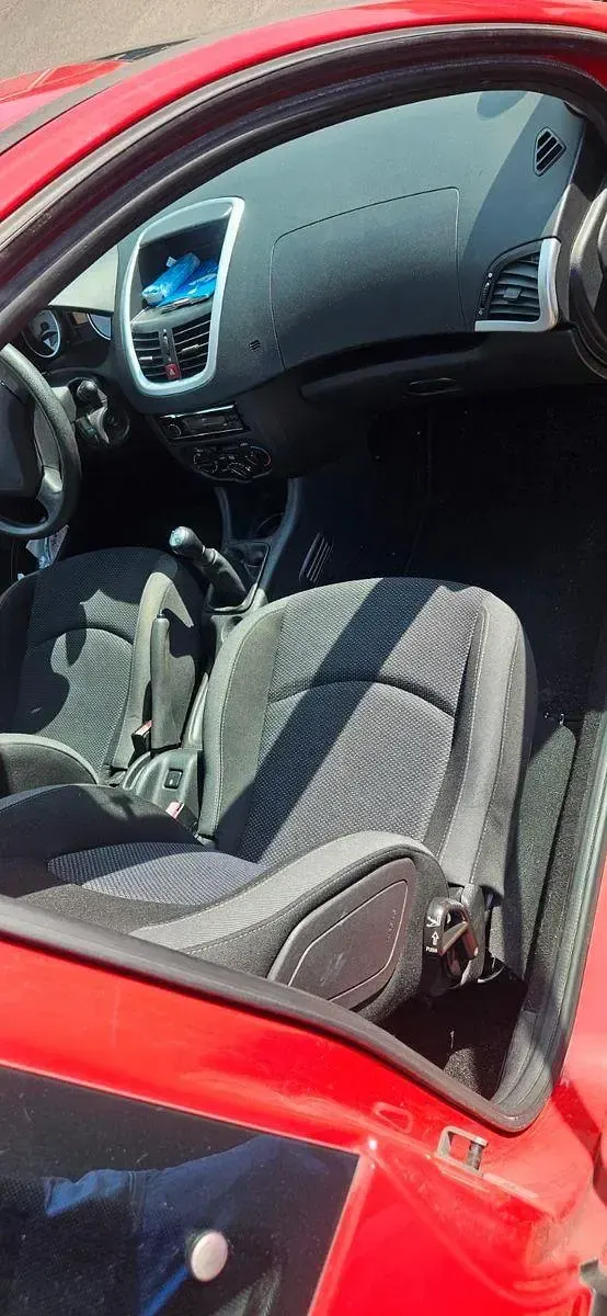 Gebraucht Peugeot 206 60 PS (44 kW) 2011 Rot Limousine