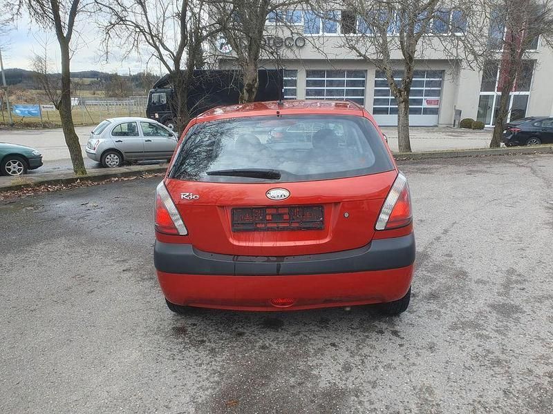 Gebraucht Kia Rio Basis 97 PS (71 kW) 2009 Rot Limousine
