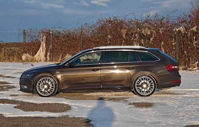 Gebraucht Skoda Superb LAURIN & KLEMENT 280 PS (205 kW) 2016 Braun Kombi