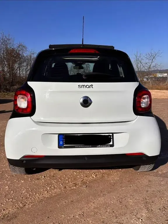 Używany Smart ForFour Prime 90 KM (66 kW) 2016 Biały Hatchback