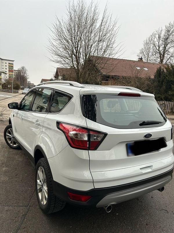 Gebraucht Ford Kuga Titanium 150 PS (110 kW) 2019 Weiß SUV
