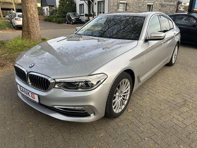 Gebraucht BMW 540 Luxury Line 320 PS (235 kW) 2017 Glaciersilber metallic Limousine