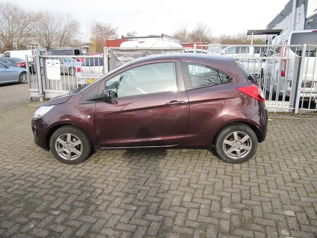 Gebraucht Ford Ka Ambiente 69 PS (50 kW) 2016 Violet Kleinwagen