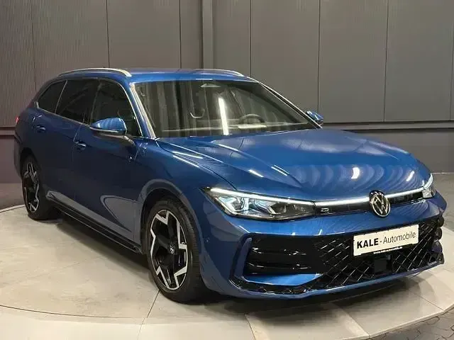 Gebraucht VW Passat R-line 193 PS (141 kW) 2025 Reef blue metallic Kombi