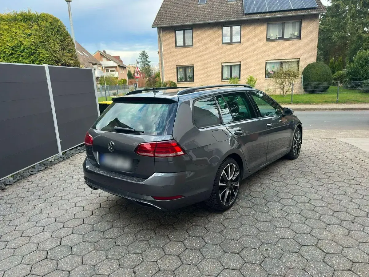 Gebraucht VW Golf VII Highline 150 PS (110 kW) 2019 Grau Kombi