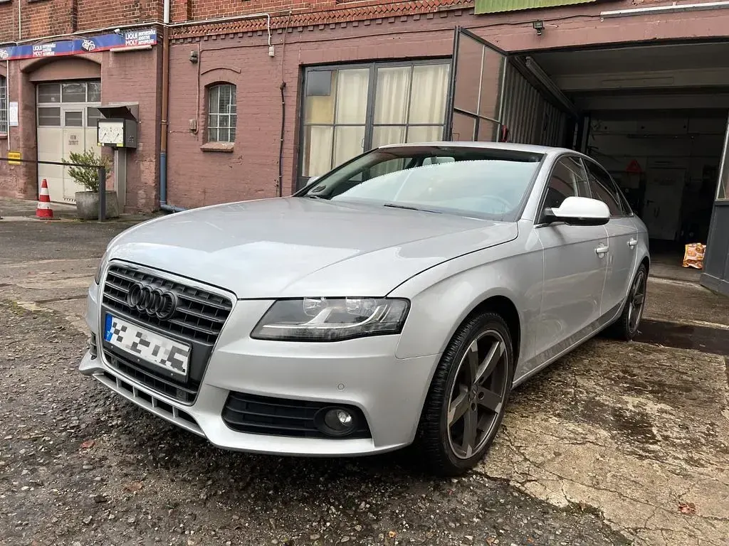 Gebraucht Audi A4 160 PS (117 kW) 2011 Silber Limousine