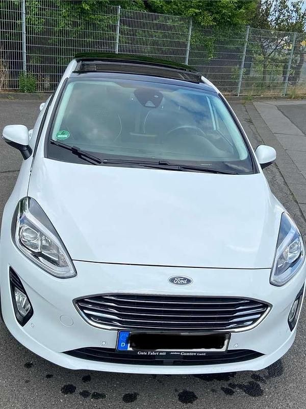 Weiß Gebraucht 2017 Ford Fiesta Kleinwagen | 10.900 € (Teuer) - Bild 1/4