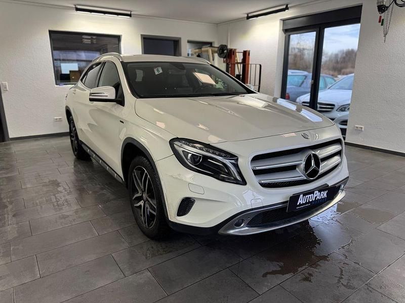 Gebraucht Mercedes GLA180 109 PS (80 kW) 2016 Weiß SUV