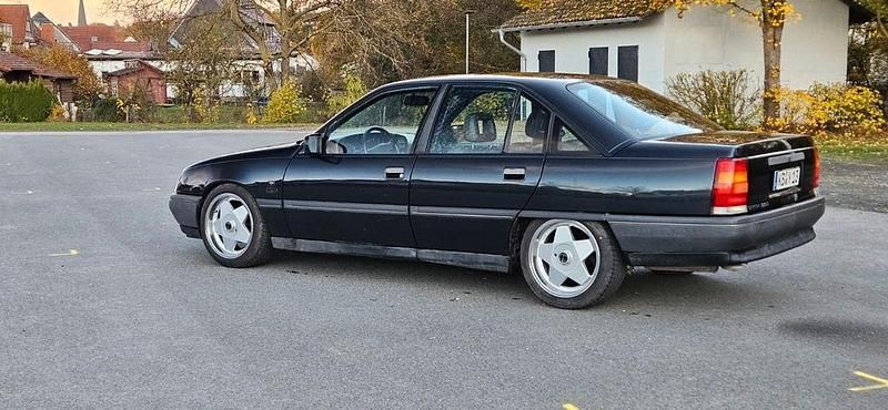 Gebraucht Opel Omega 114 PS (83 kW) 1989 Blau Limousine