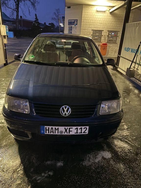 Blau Gebraucht 2001 VW Polo Basis Limousine | 600 € (Superpreis) - Bild 1/4
